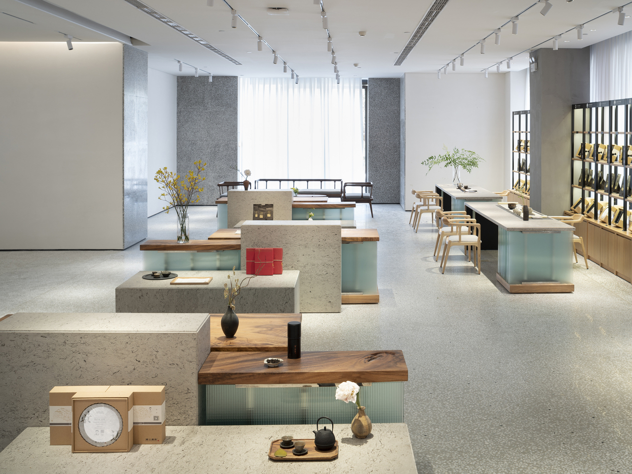 告别普通办公环境！合肥半山装饰用专业设计施工，重塑安徽办公楼新风貌(图2)