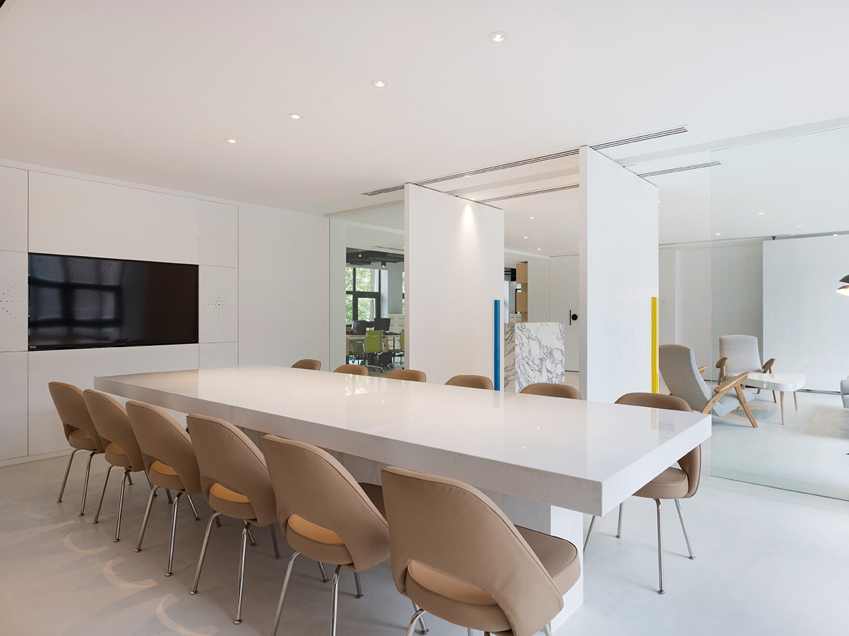 1500㎡现代简约风办公室装修设计案例(图2)