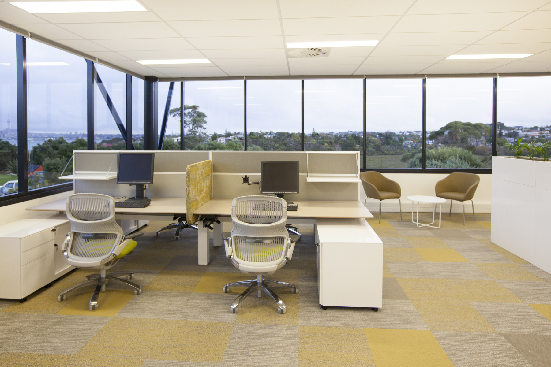 巢湖2300平方‘简装”办公室装修实景图分析(图1)