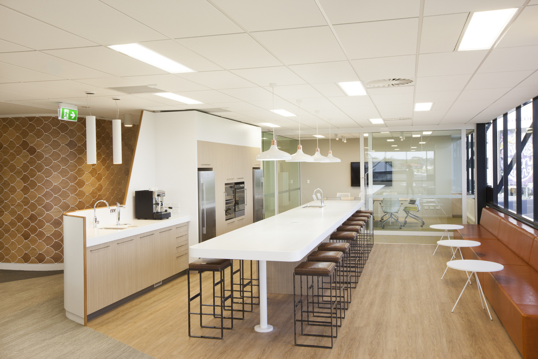 巢湖2300平方‘简装”办公室装修实景图分析(图3)